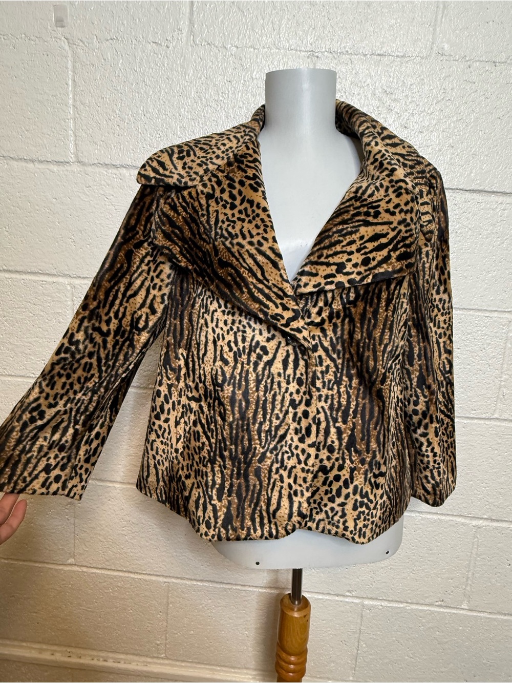 Leopard-Print Swing Blazer in Tan & Black